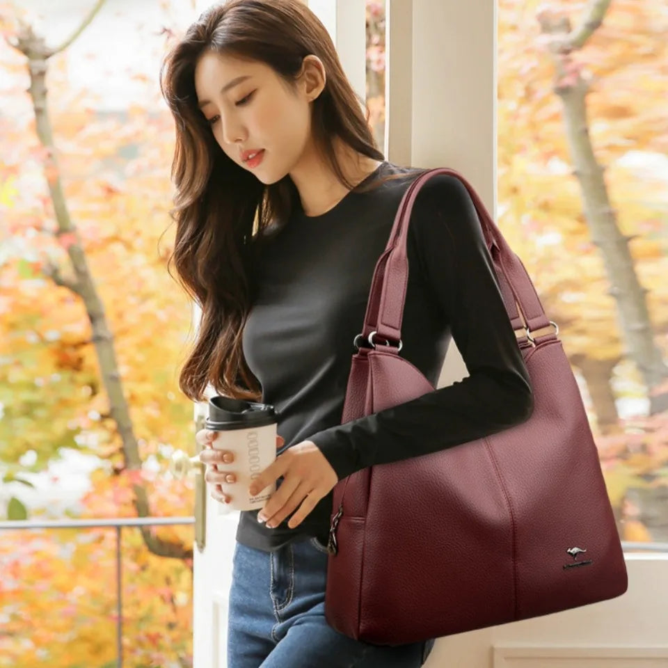 Bolsa Hobo de Couro com Alça Superior