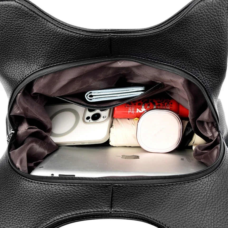 Bolsa Hobo de Couro com Alça Superior
