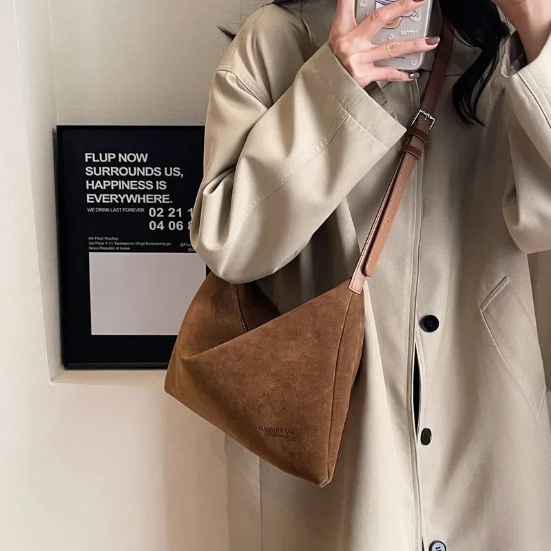 Bolsa Axila Minimalista Retrô